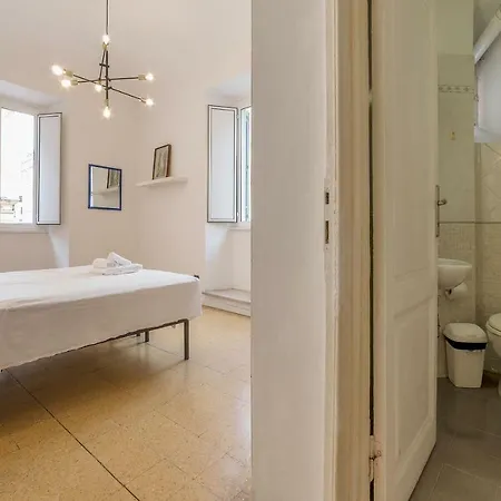 Termini Comfortable 4 Bedrooms * ローマ