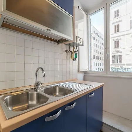 Termini Comfortable 4 Bedrooms Apartamento *
